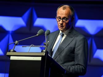 Germany’s Merz Slams US Easing of Russian Oil Sanctions