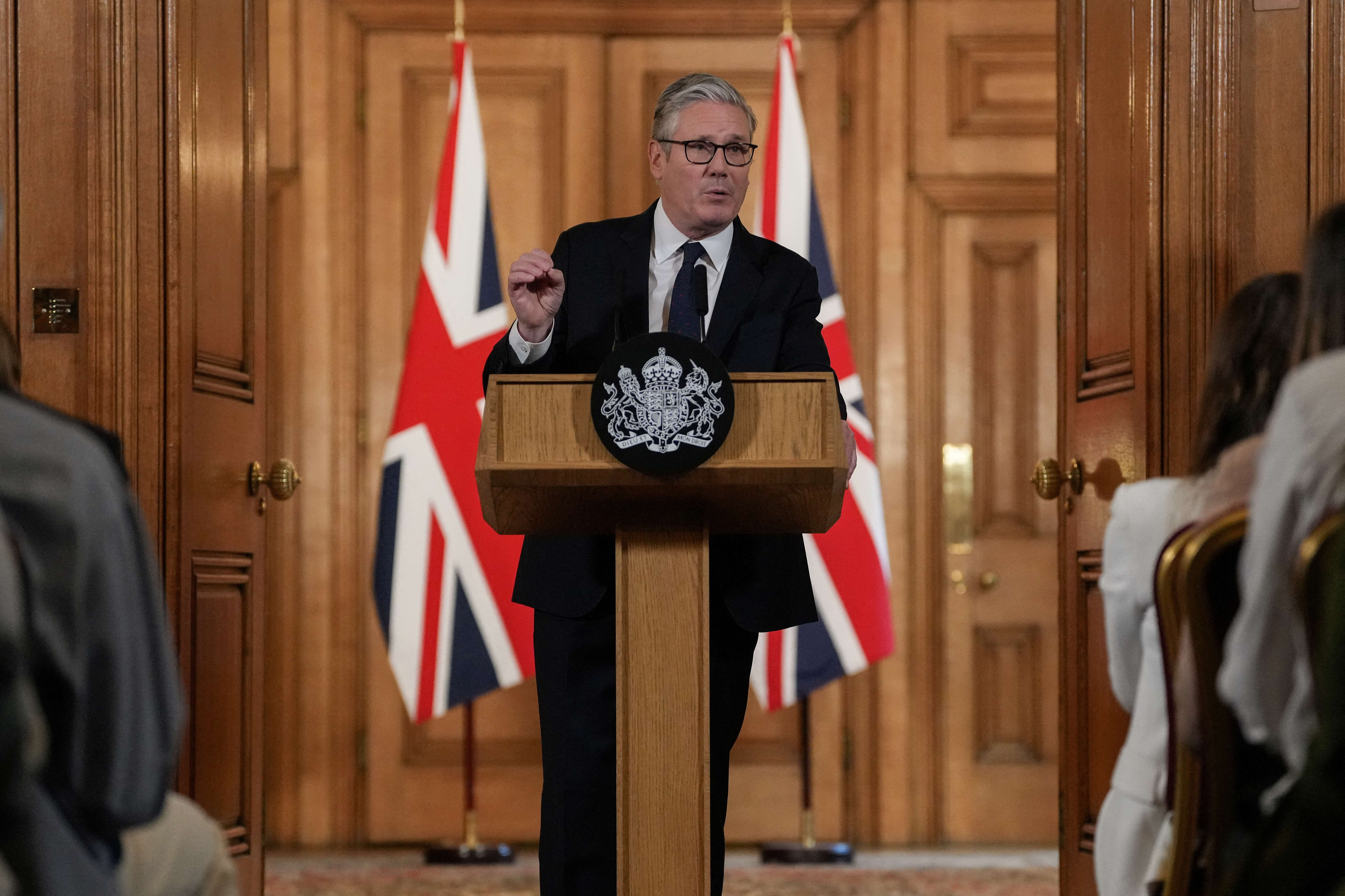 UK to Ban Social Media for Under-16s