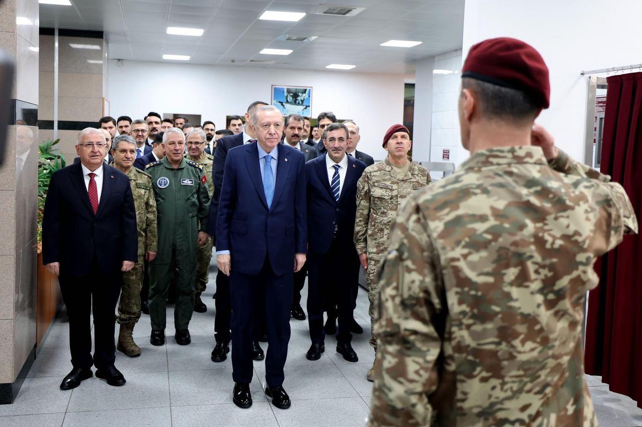 Cumhurbaşkanı Erdoğan Mehmetçik ile buluştu