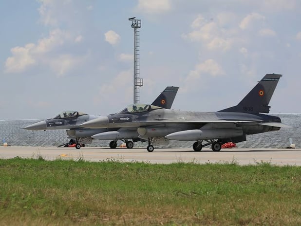 Romanya 18 adet F-16'yı 1 avroya satın aldı