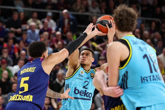 Fenerbahçe Barcelona’yı devirdi