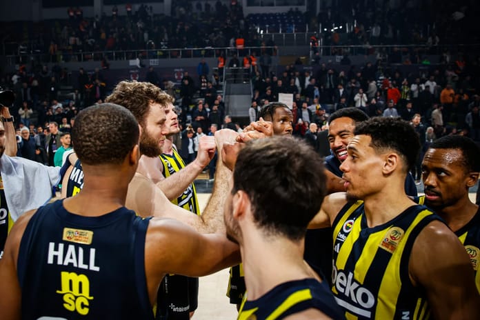 Fenerbahçe, Dubai deplasmanında galibiyet serisini sürdürmek istiyor