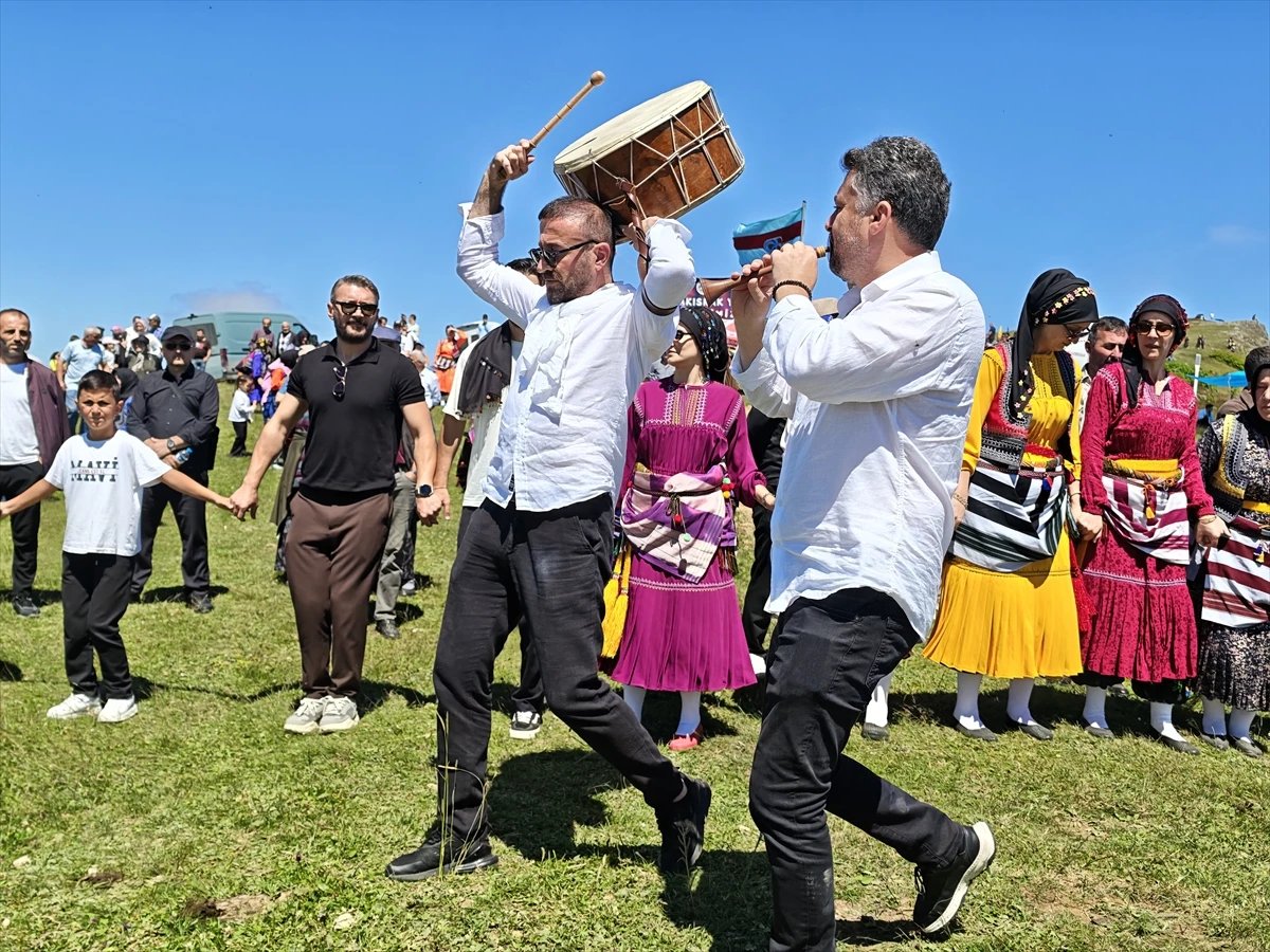 Karakısrak Yaylası horonla şenlendi