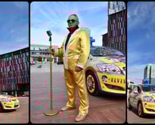 Arnavut taksi şoförü, Tiran sokaklarında 'Elvis Presley' rüzgarı estiriyor