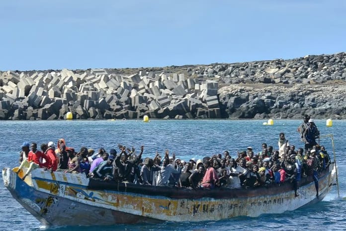 İspanya'ya giden mülteci teknesinde 70 kişi hayatını kaybetti