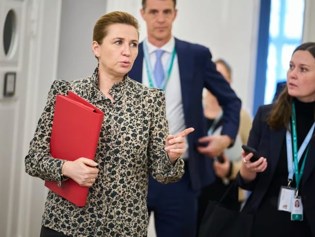 Frederiksen'den Grönland'a destek ziyareti