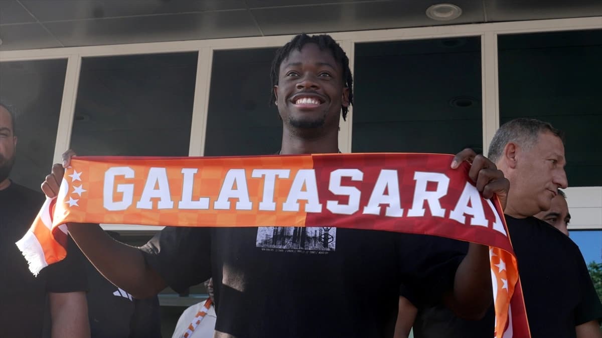 Galatasaray'dan savunma hattına takviye: El Chadaille Bitshiabu İstanbul'da