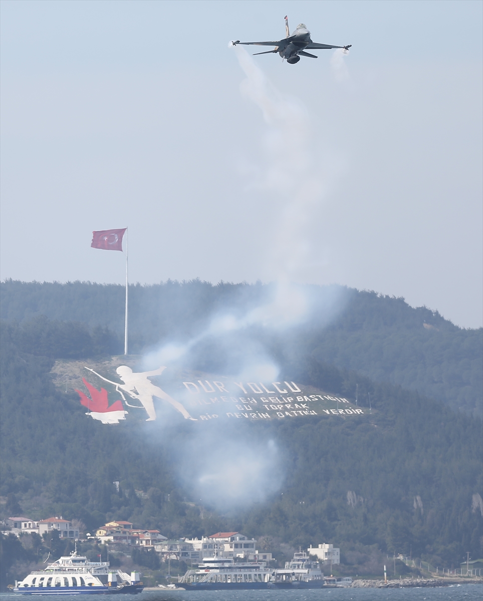 Çanakkale semalarında gurur tablosu: SOLOTÜRK gösteri uçuşu yaptı