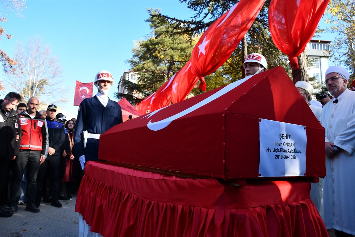 Türkiye için en acı günlerden biri: Şehitler son yolculuğuna uğurlandı