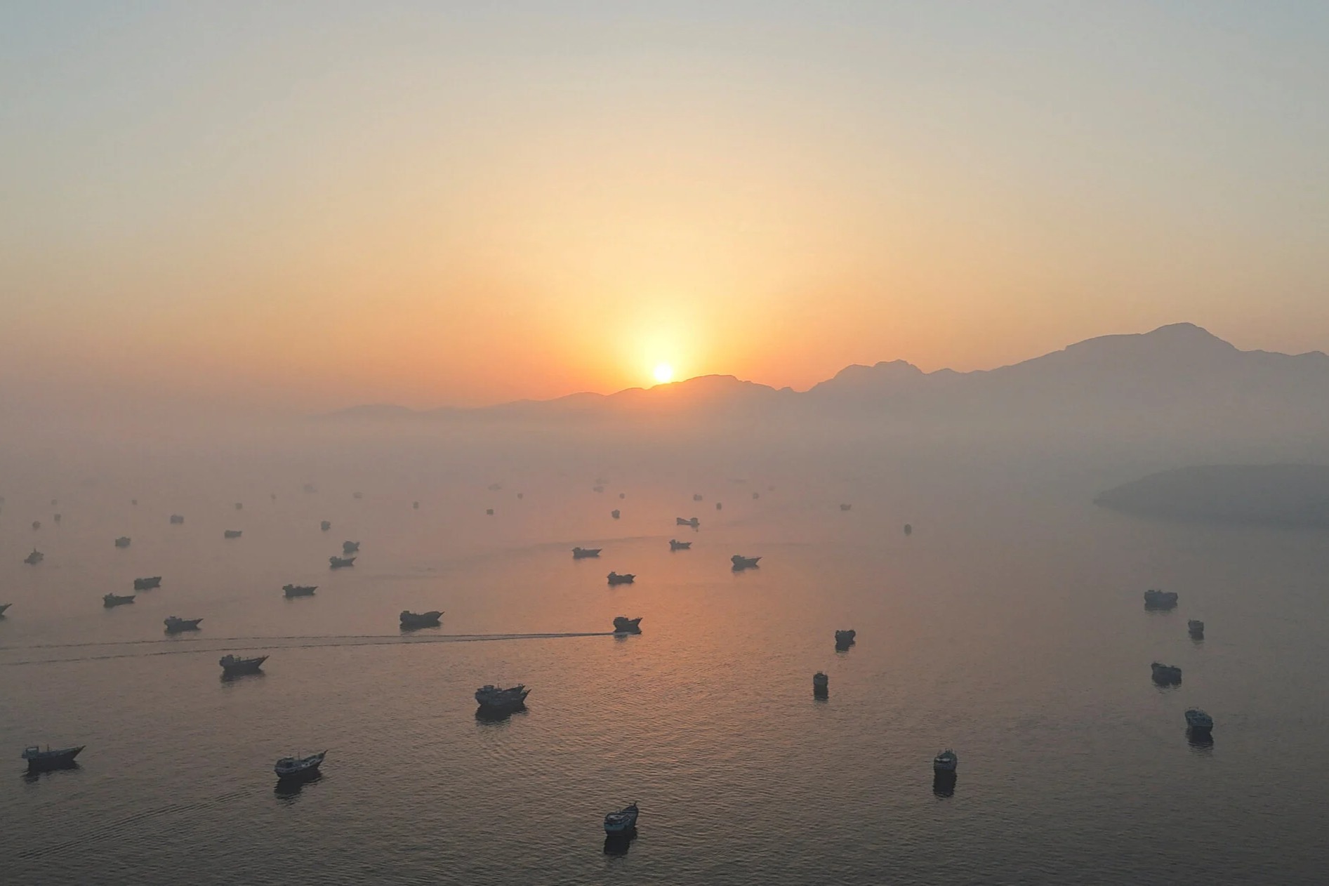 Iran and Oman Near Deal to Reopen Strait of Hormuz With Fees