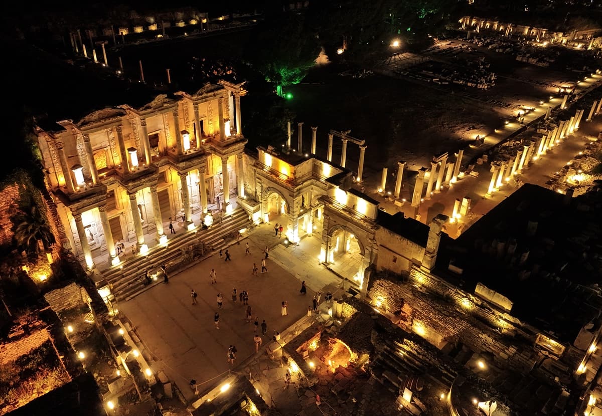 Efes Antik Kenti gece müzeciliği başladı! Günleri ve saatleri belli oldu