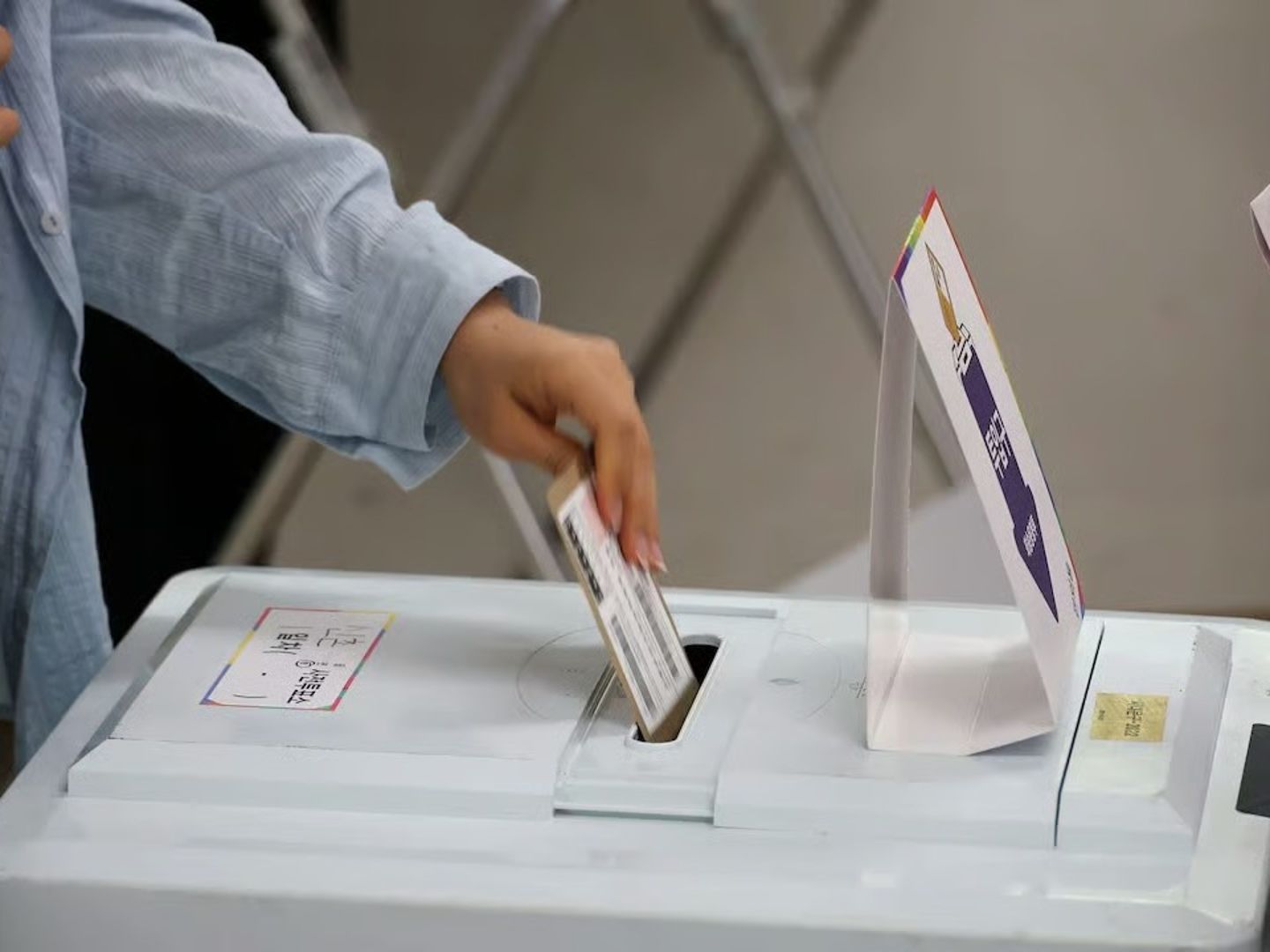 Güney Kore sıkıyönetimden sonraki ilk yerel seçimlere hazırlanıyor