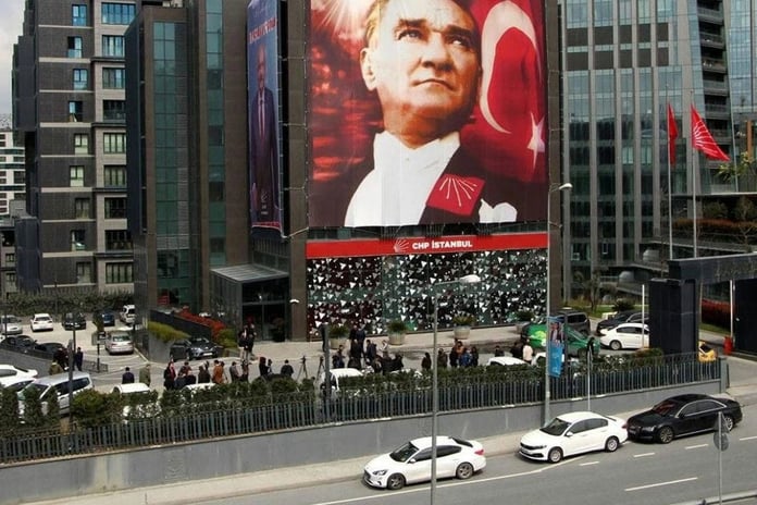 CHP’den yeni hamle: İstanbul İl Başkanlığı binasını kapattı