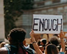 İngiltere'de 13 yaşındaki iki kıza yönelik istismar davasında çete üyeleri suçlu bulundu