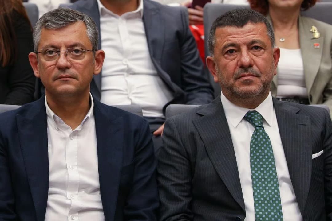 Özgür Özel ve Veli Ağbaba'ya rüşvet fezlekesi