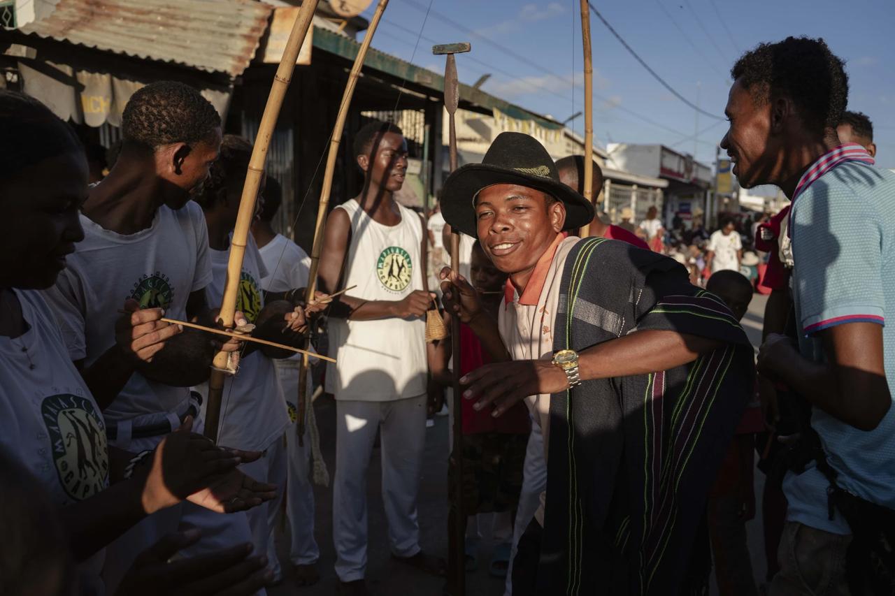Toliara’da ritmin zaferi: Tsapiky festivali Madagaskar’ı ayağa kaldırdı