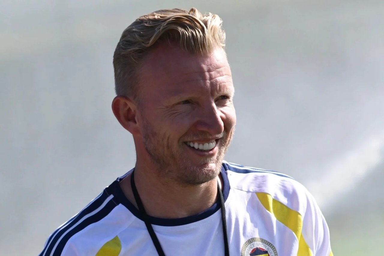 Fenerbahçe'nin Dirk Kuyt kararı İngiltere'de manşet 