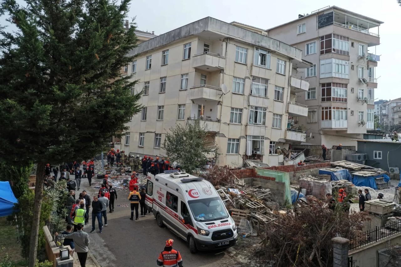 10 kişi kurtarıldı: 2 kişi hayatını kaybetti 2 kişi aranıyor 