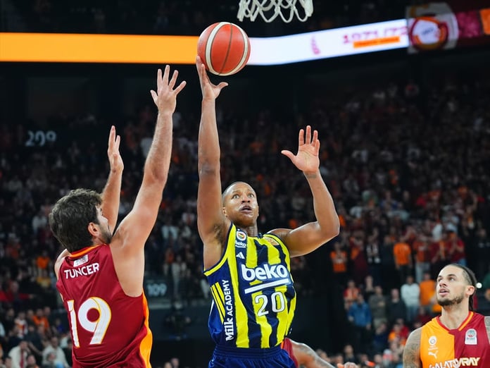 Fenerbahçe, Galatasaray'ın geri dönüşüne izin vermedi: Salon derbisi Fenerbahçe'nin!