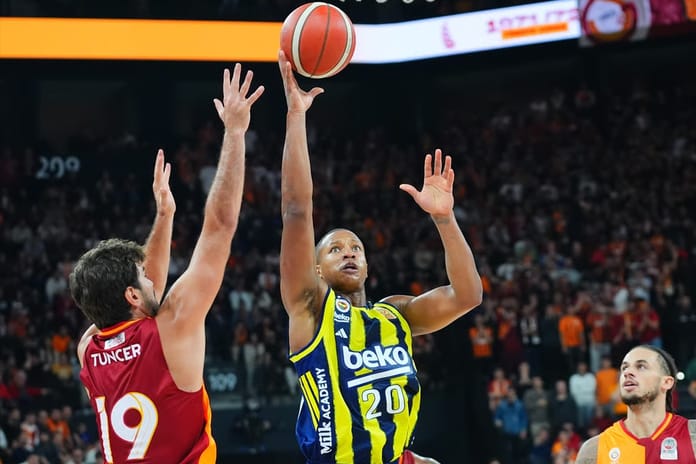 Fenerbahçe, Galatasaray'ın geri dönüşüne izin vermedi: Salon derbisi Fenerbahçe'nin!