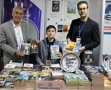 Üç kuşak yazar ailesi kitap fuarında aynı stantta