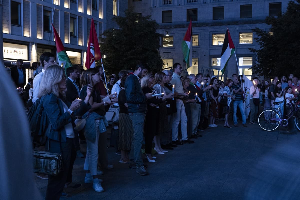 Yüzlerce insan Gazze için Milano'da toplandı