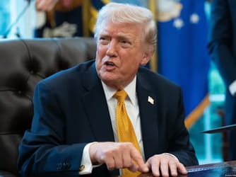 Trump Signals Pause in Strikes Amid Iran Talks