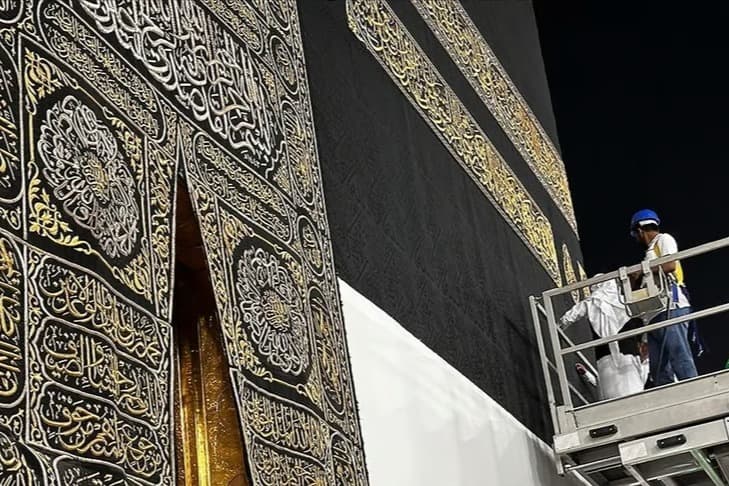 Epstein belgelerinde Kabe örtüsü iddiasında BAE detayı