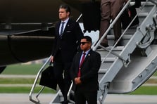 ABD Savaş Bakanı'nın uçağı acil iniş yaptı: Ön camda çatlak tespit edildi