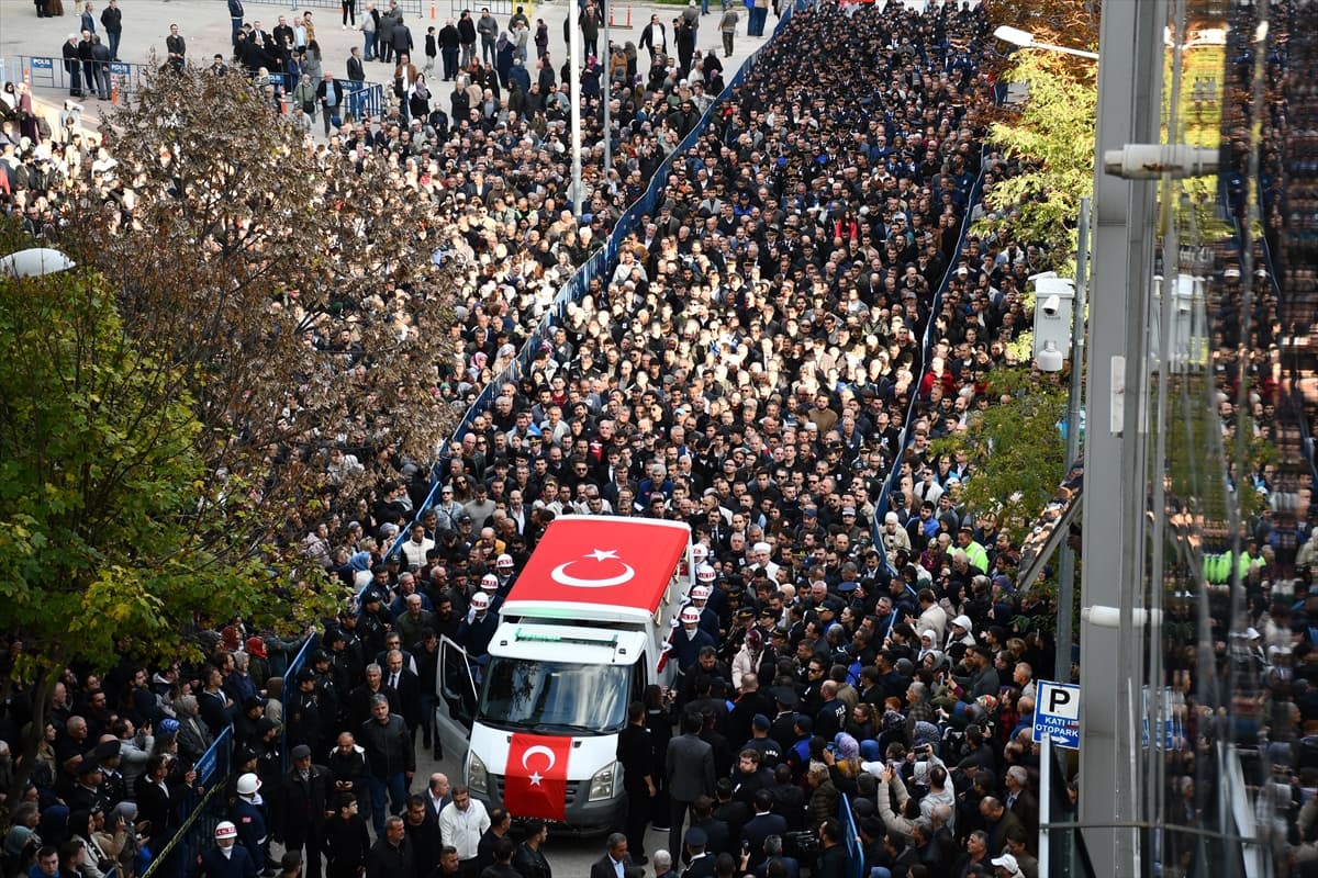 Türkiye için en acı günlerden biri: Şehitler son yolculuğuna uğurlandı