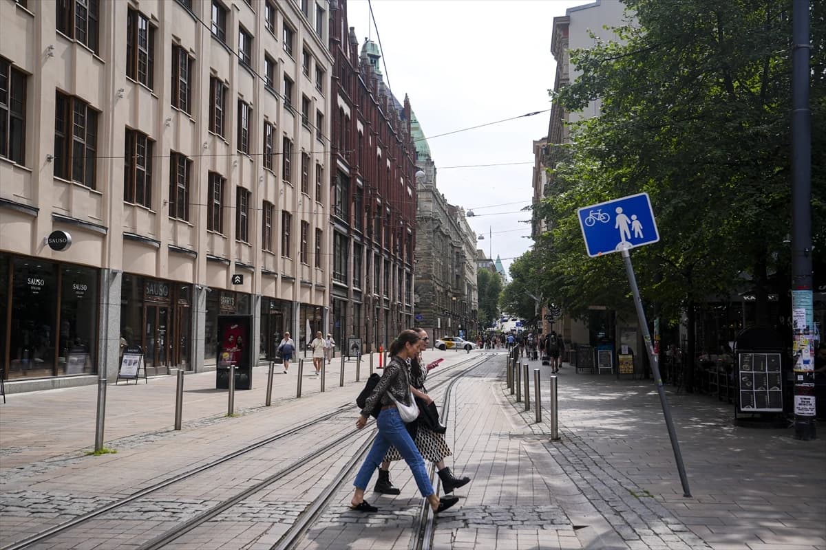 Helsinki Katedrali ihtişamlı görünümüyle turistlerin odağında