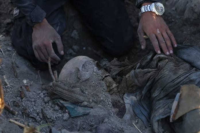 Humus'ta 16 kişinin cesedinin yer aldığı toplu mezar bulundu