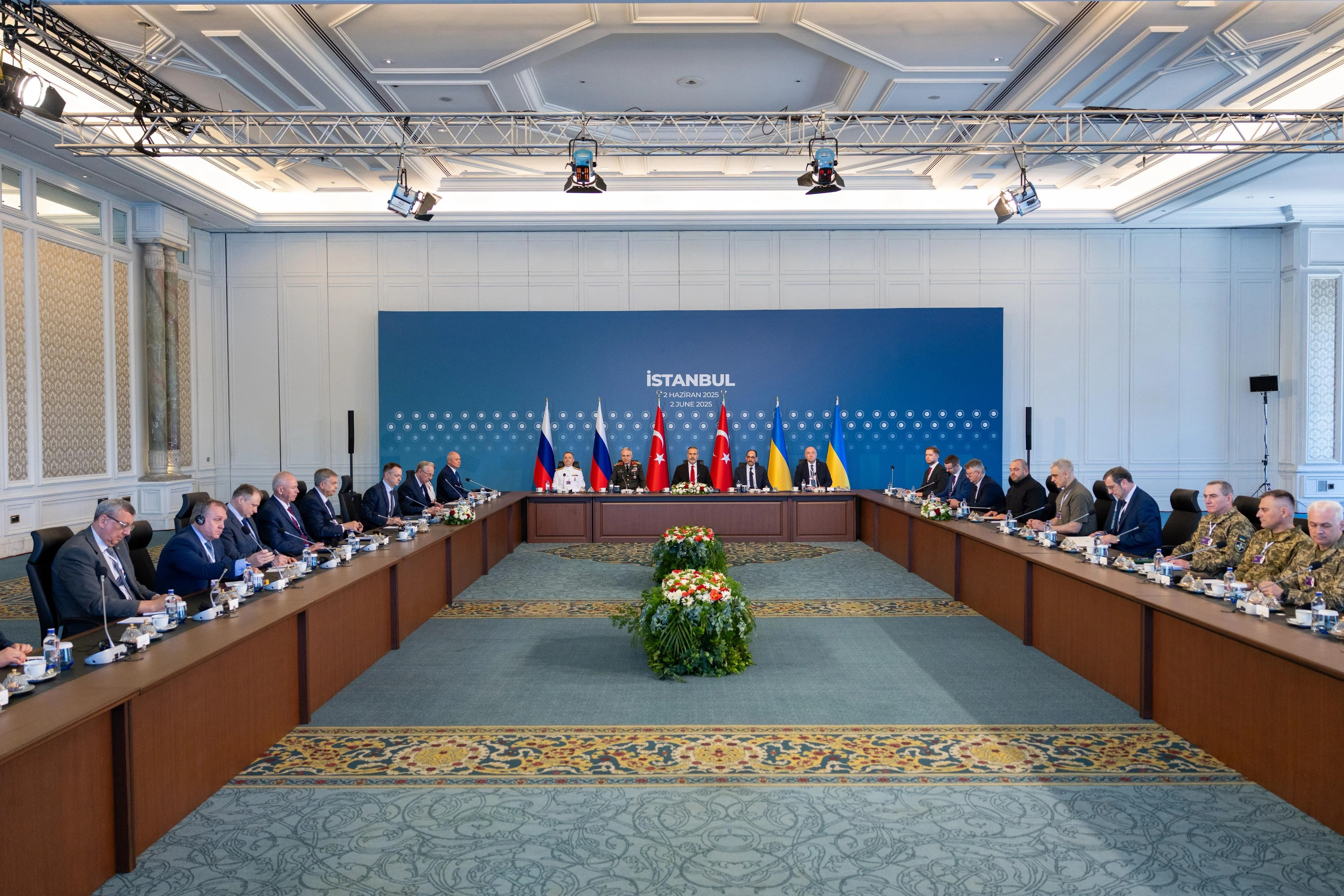 Ukraine and Russia Resume Talks at Istanbul’s Çırağan Palace