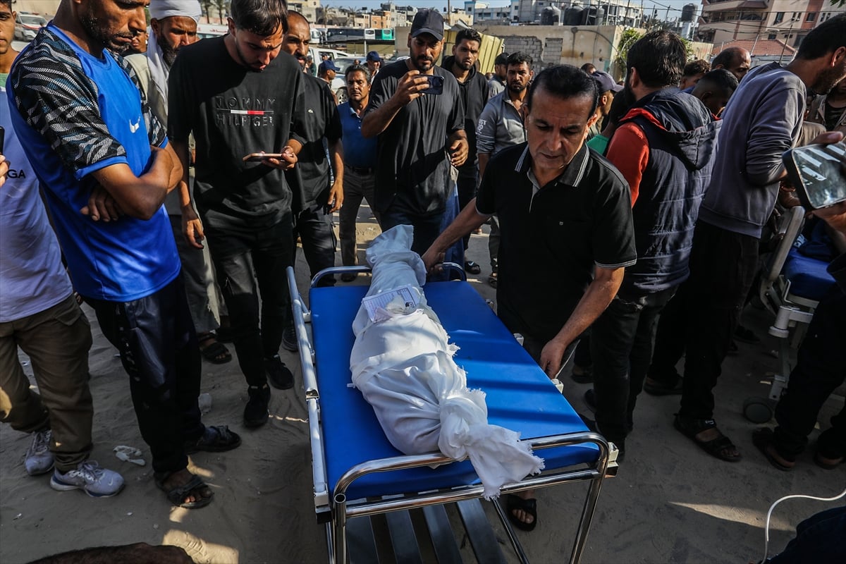 İsrail, bayramda Gazze'ye yönelik saldırılarını sürdürüyor. (AA)