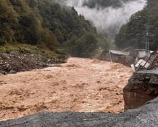 Rize sele teslim: Ayder yolu kapandı, köprü çöktü
