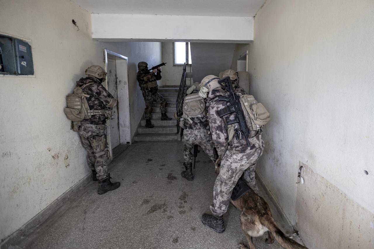 179 siber suçlu yakalandı 46'sı tutuklandı