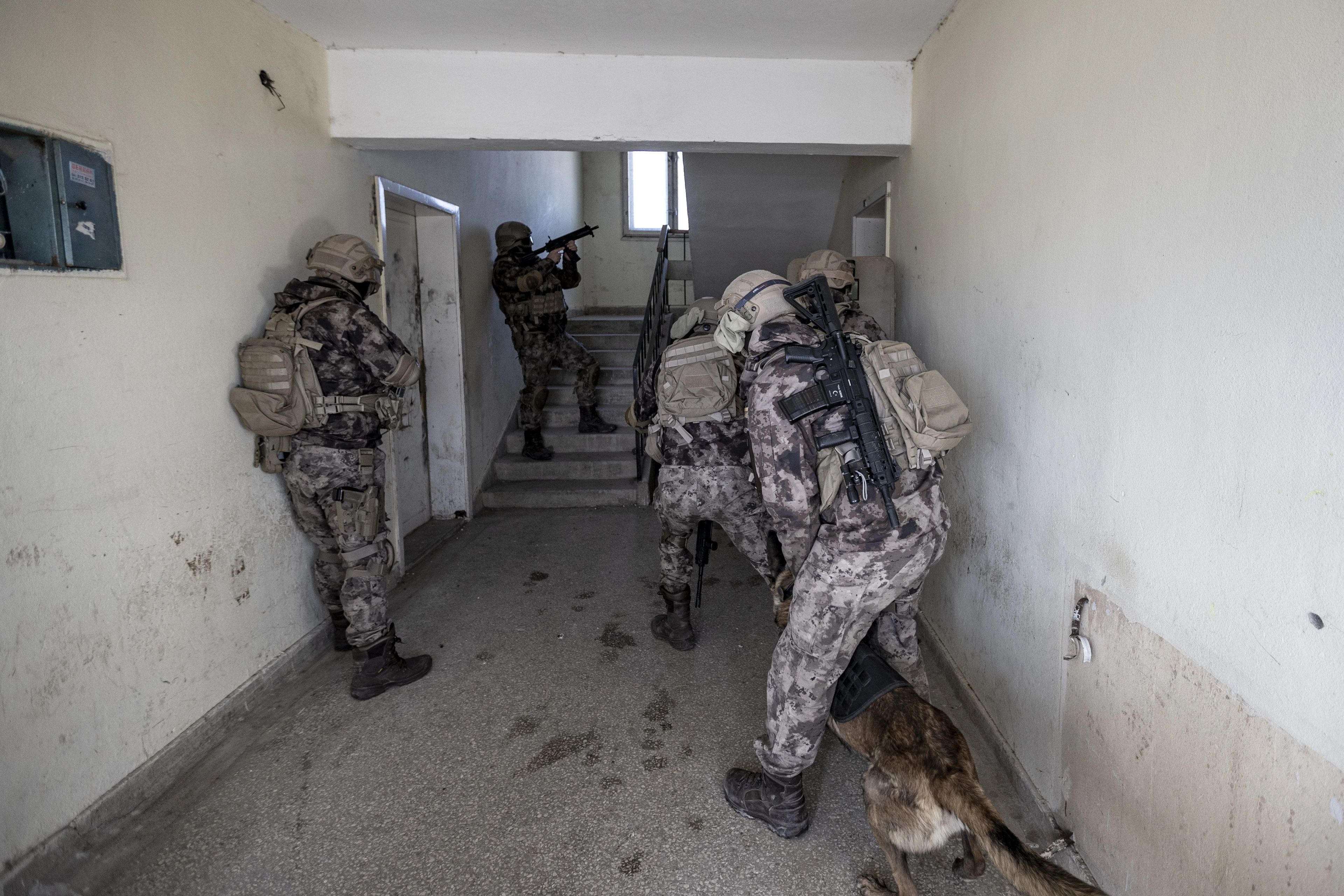 179 siber suçlu yakalandı 46'sı tutuklandı