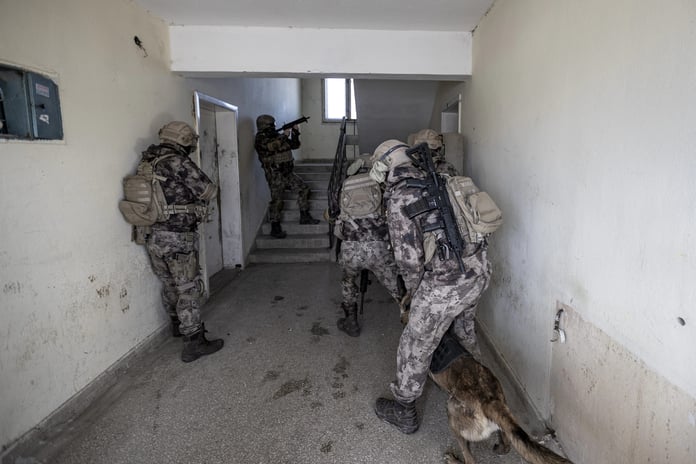179 siber suçlu yakalandı 46'sı tutuklandı