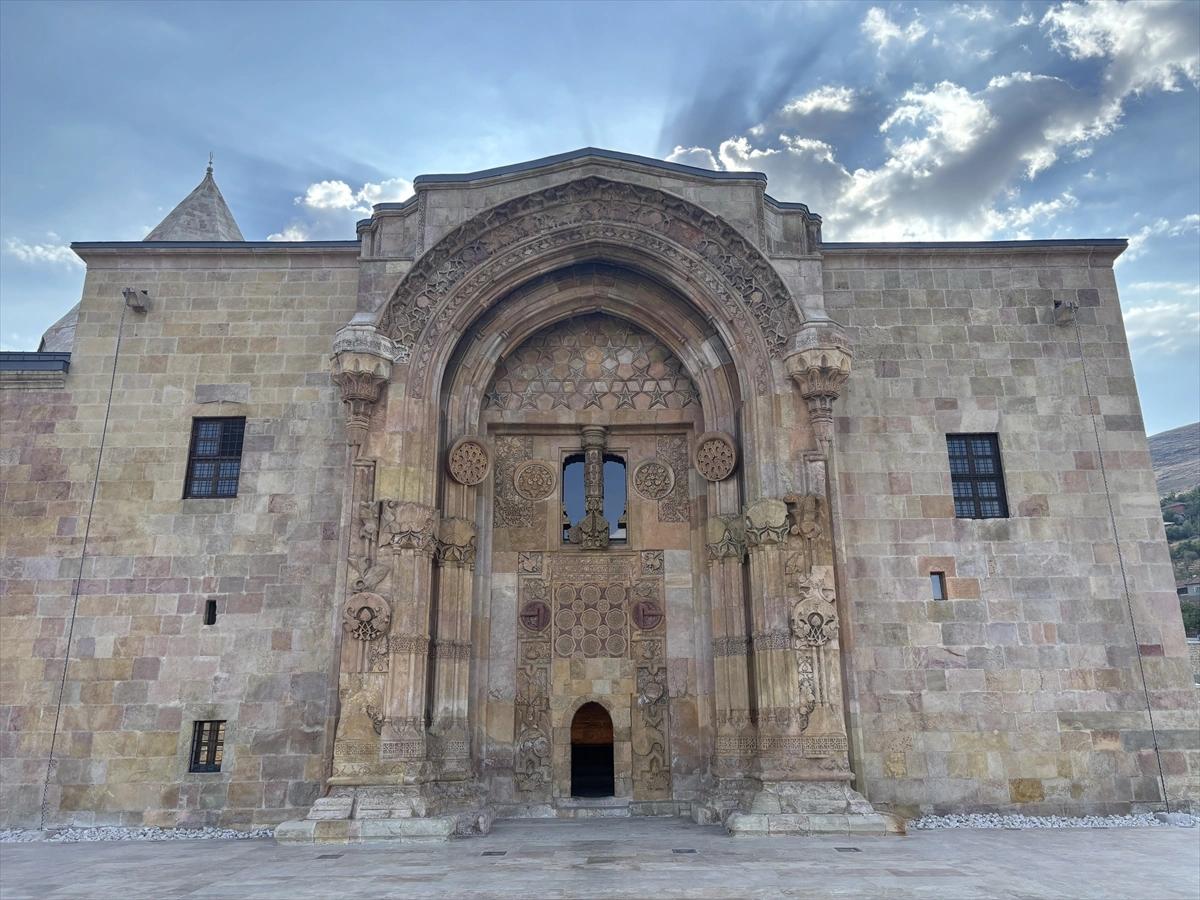 Divriği Ulu Camii ve Darüşşifasına ziyaretçi akını