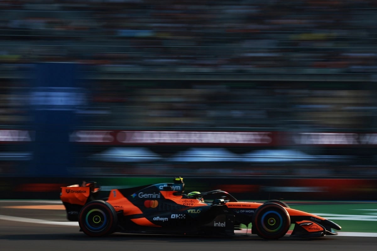 F1 Meksika GP'sinde antrenman zamanı 