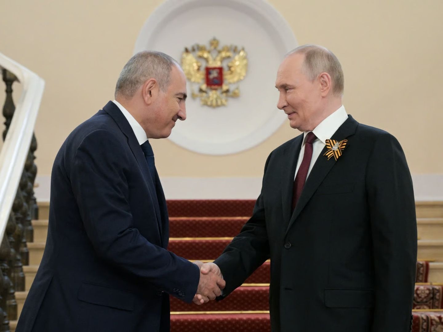 Moskova Ermenistan seçimlerinde muhalefeti destekleyecek mi?