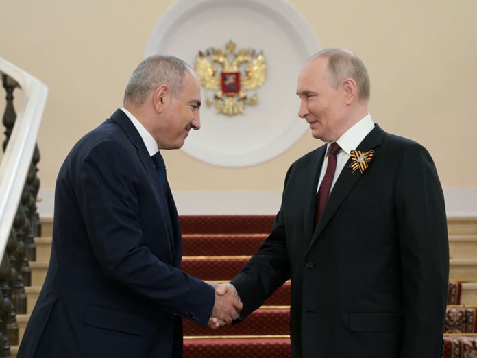 Moskova Ermenistan seçimlerinde muhalefeti destekleyecek mi?