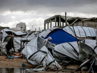 Collapsing War Damaged Building Kills 5 Palestinians in Gaza