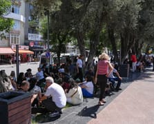 İzmir'de maaşlarını alamayan çalışanlar iş bıraktı