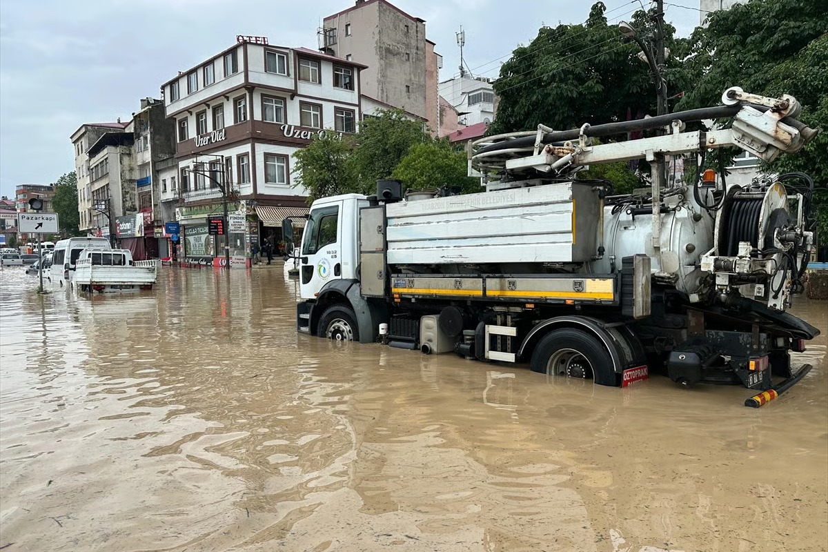 Trabzon'un Ortahisar ilçesinde sel!