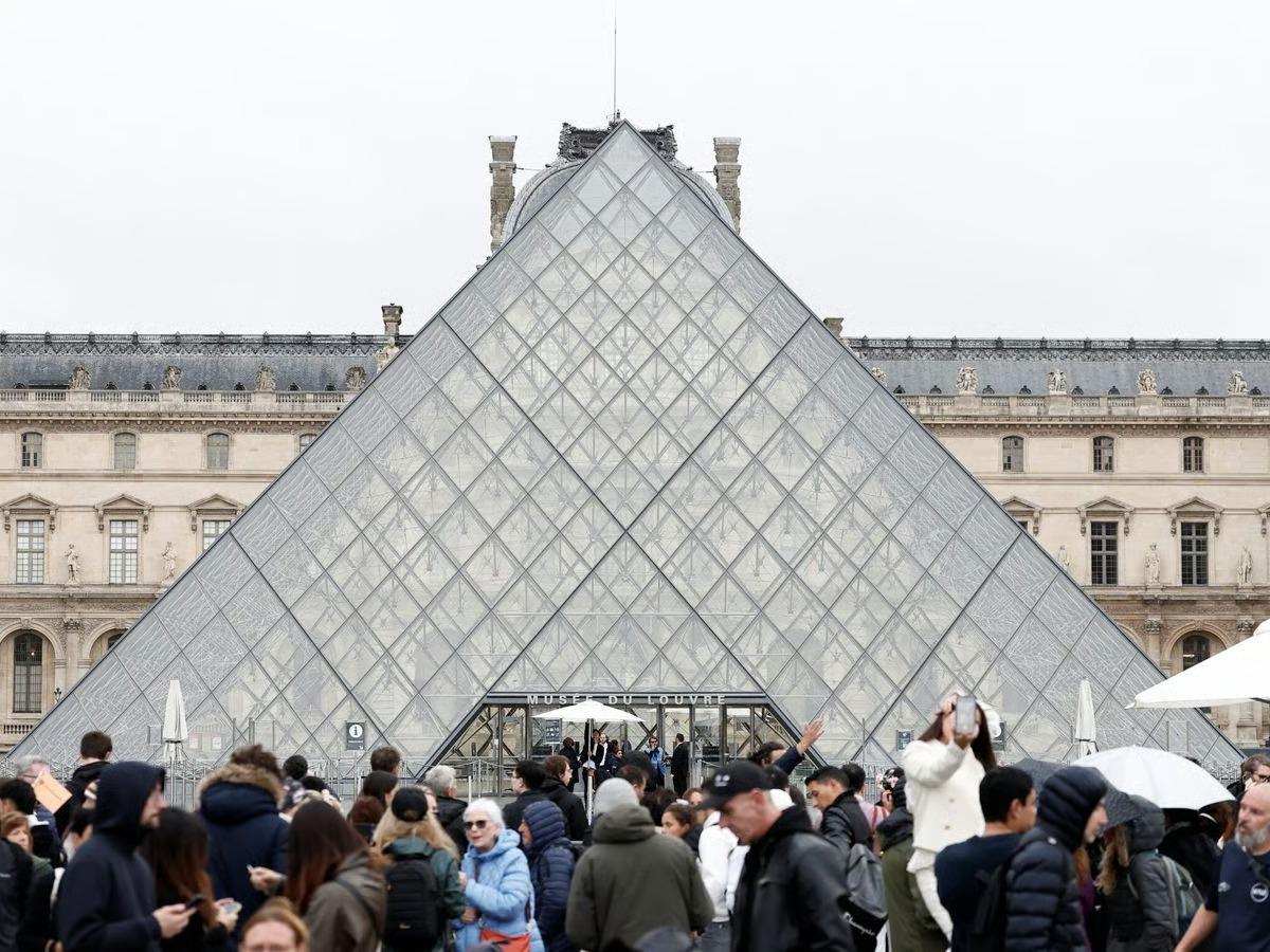Louvre Müzesi'nde sel felaketi
