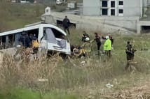 Esenyurt’ta servis midibüsü şarampole yuvarlandı: Feci kazada ölü ve yaralılar var