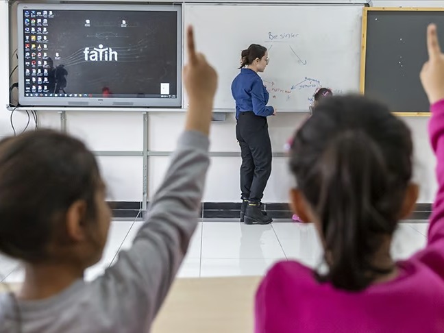 MEB'den fenomen öğretmenlere yakın markaj: 81 ile talimat gönderildi