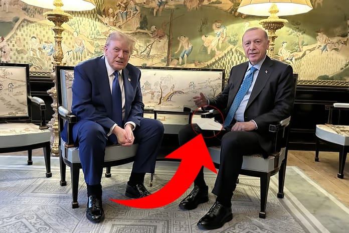Erdoğan-Trump görüşmesinde dikkat çekmişti! Zarfın içinde ne olduğu ortaya çıktı