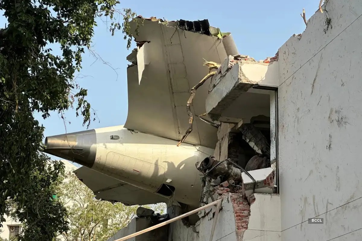 Air India 787 Crashes Into College in Ahmedabad